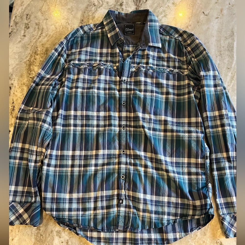 Men’s size L long sleeve casual dress shirt (Like New)